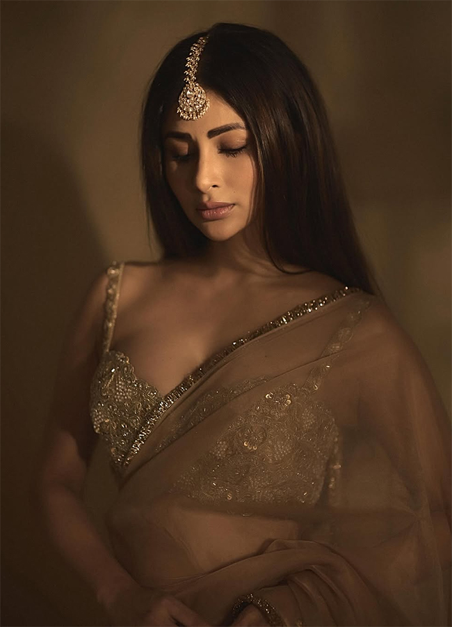 Actress Mouni Roy Latest Pics17