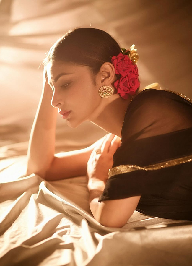 Actress Mouni Roy Latest Pics3