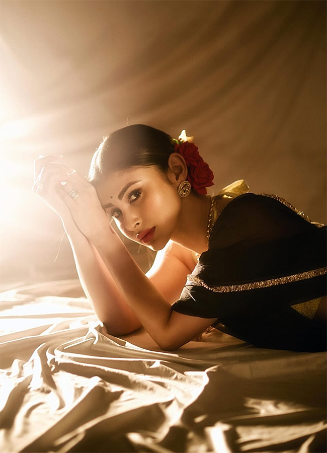Actress Mouni Roy Latest Pics4