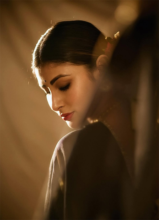 Actress Mouni Roy Latest Pics7