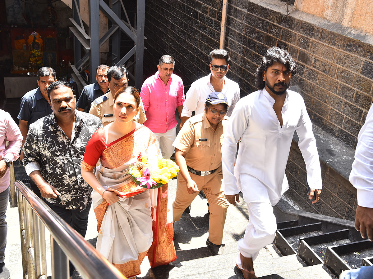 Odela 2 Movie Team Visited Babulnath Temple Mumbai11