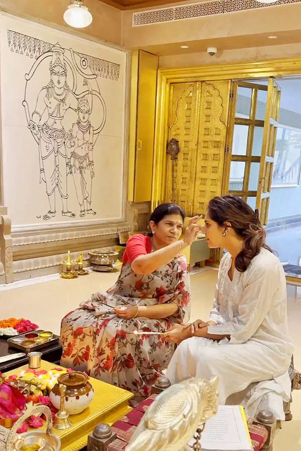 Ram Charan WIfe Upasana MOther in Law Surekha Konidala Prepared Mango Pickle Photos2
