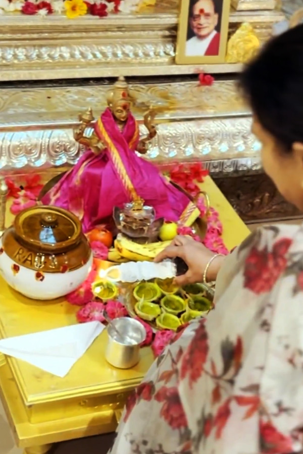 Ram Charan WIfe Upasana MOther in Law Surekha Konidala Prepared Mango Pickle Photos3
