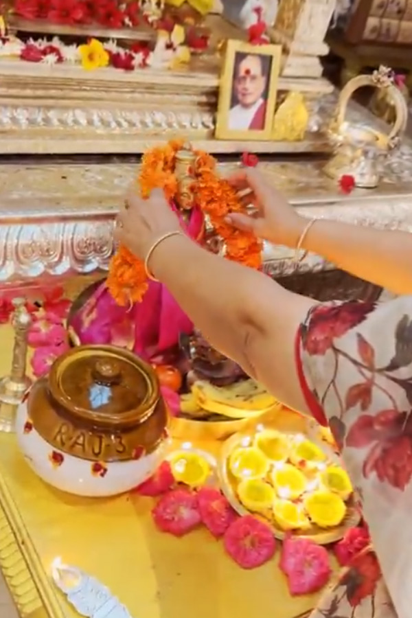 Ram Charan WIfe Upasana MOther in Law Surekha Konidala Prepared Mango Pickle Photos5