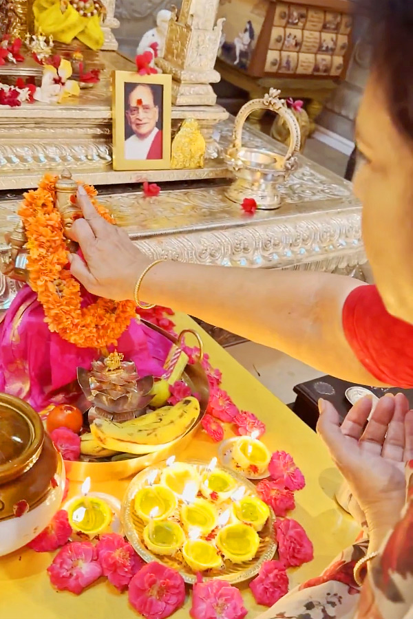 Ram Charan WIfe Upasana MOther in Law Surekha Konidala Prepared Mango Pickle Photos6