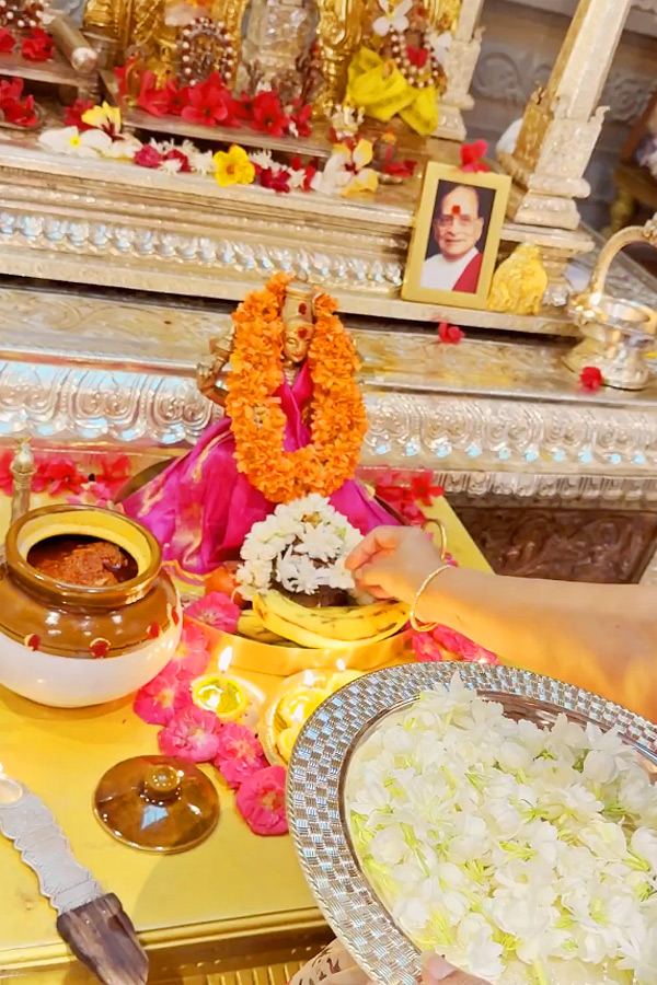 Ram Charan WIfe Upasana MOther in Law Surekha Konidala Prepared Mango Pickle Photos8