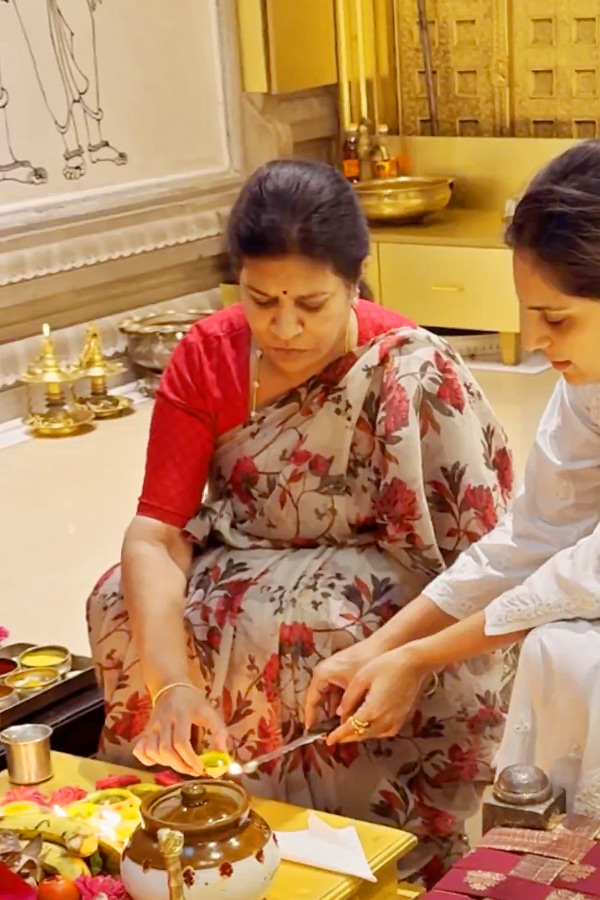 Ram Charan WIfe Upasana MOther in Law Surekha Konidala Prepared Mango Pickle Photos9