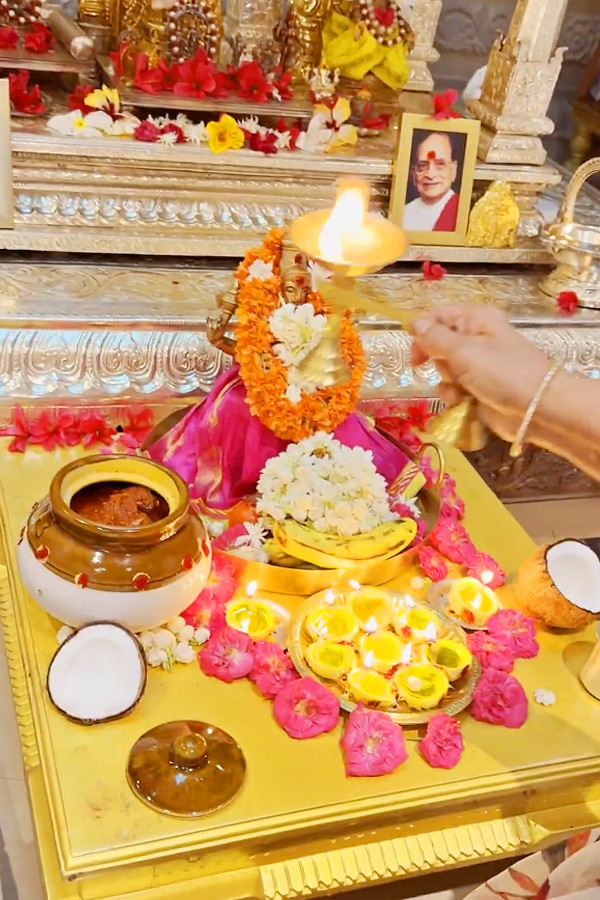 Ram Charan WIfe Upasana MOther in Law Surekha Konidala Prepared Mango Pickle Photos10