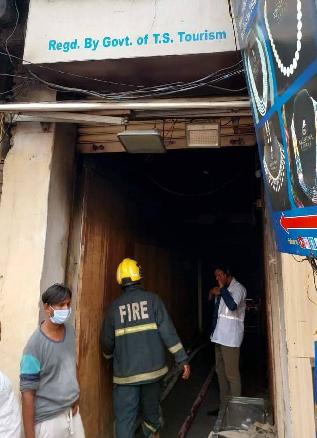 massive fire at building near hyderabads iconic charminar7