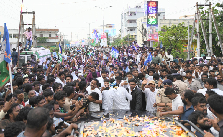 YS Jagan Attends Jogi Ramesh Son Wedding Reception Photos6
