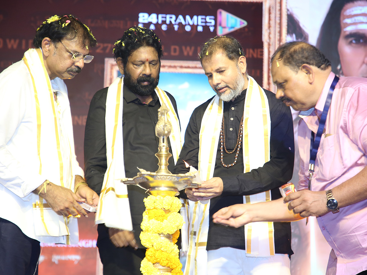 Manchu Vishnu's Kannappa Movie Pre Release Event In Guntur: Photos13