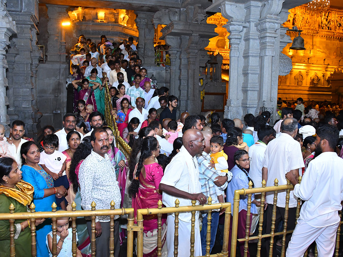 Yadagirigutta : Uproar at Sri Lakshmi Narasimha Swamy Temple1