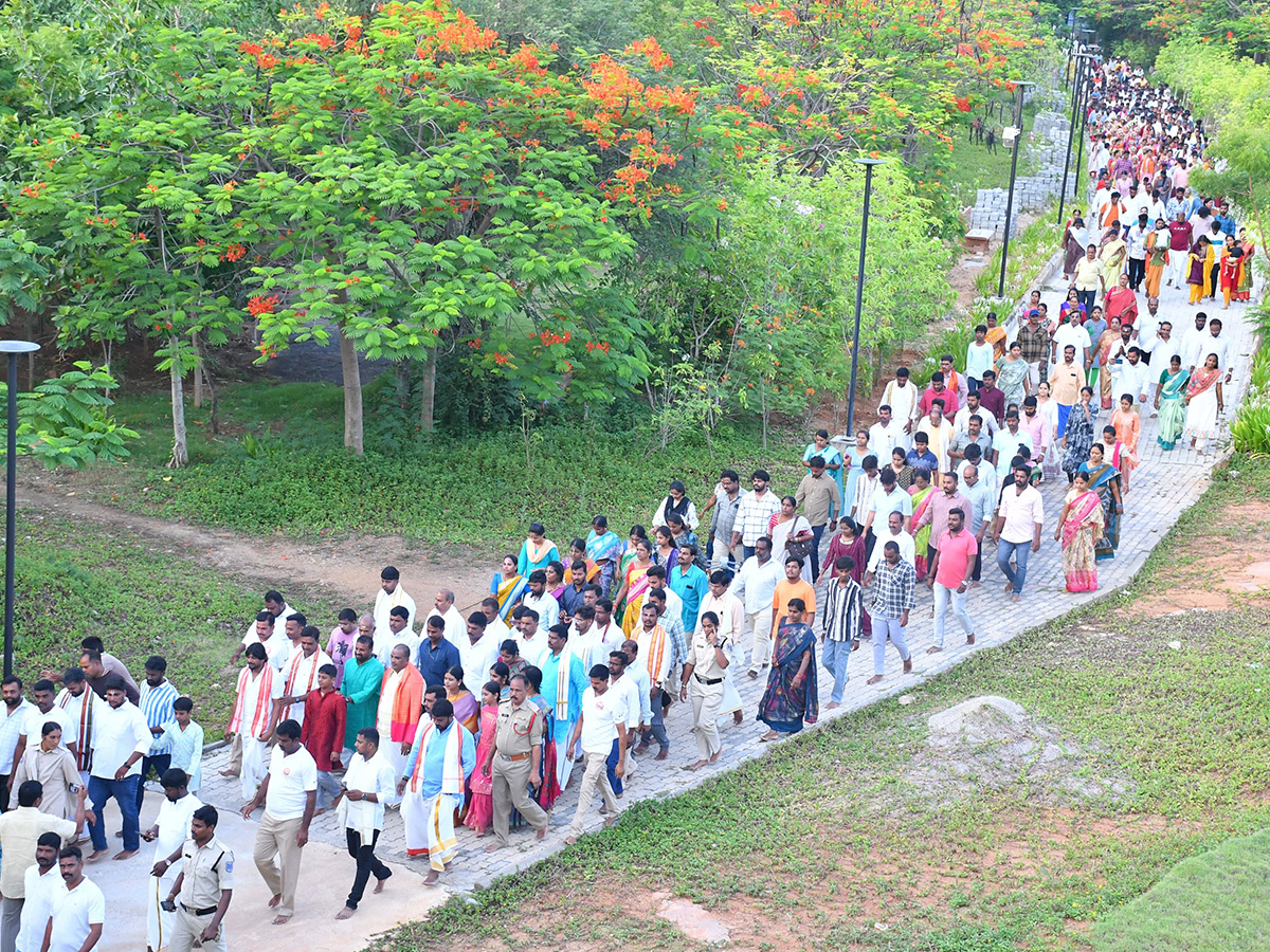 Yadagirigutta : Uproar at Sri Lakshmi Narasimha Swamy Temple11