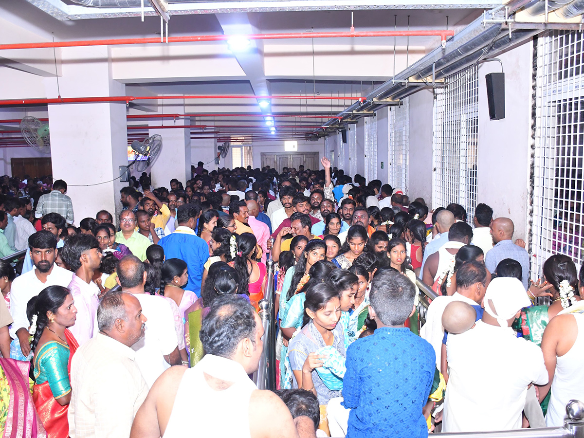 Yadagirigutta : Uproar at Sri Lakshmi Narasimha Swamy Temple2