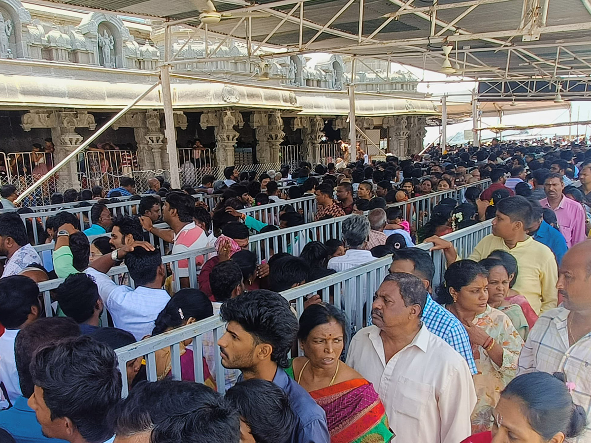 Yadagirigutta : Uproar at Sri Lakshmi Narasimha Swamy Temple5