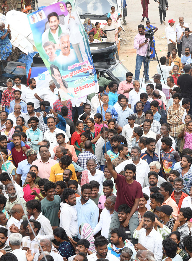 Crowd Rush To YS Jagan Bangarupalyam Tour Photos12