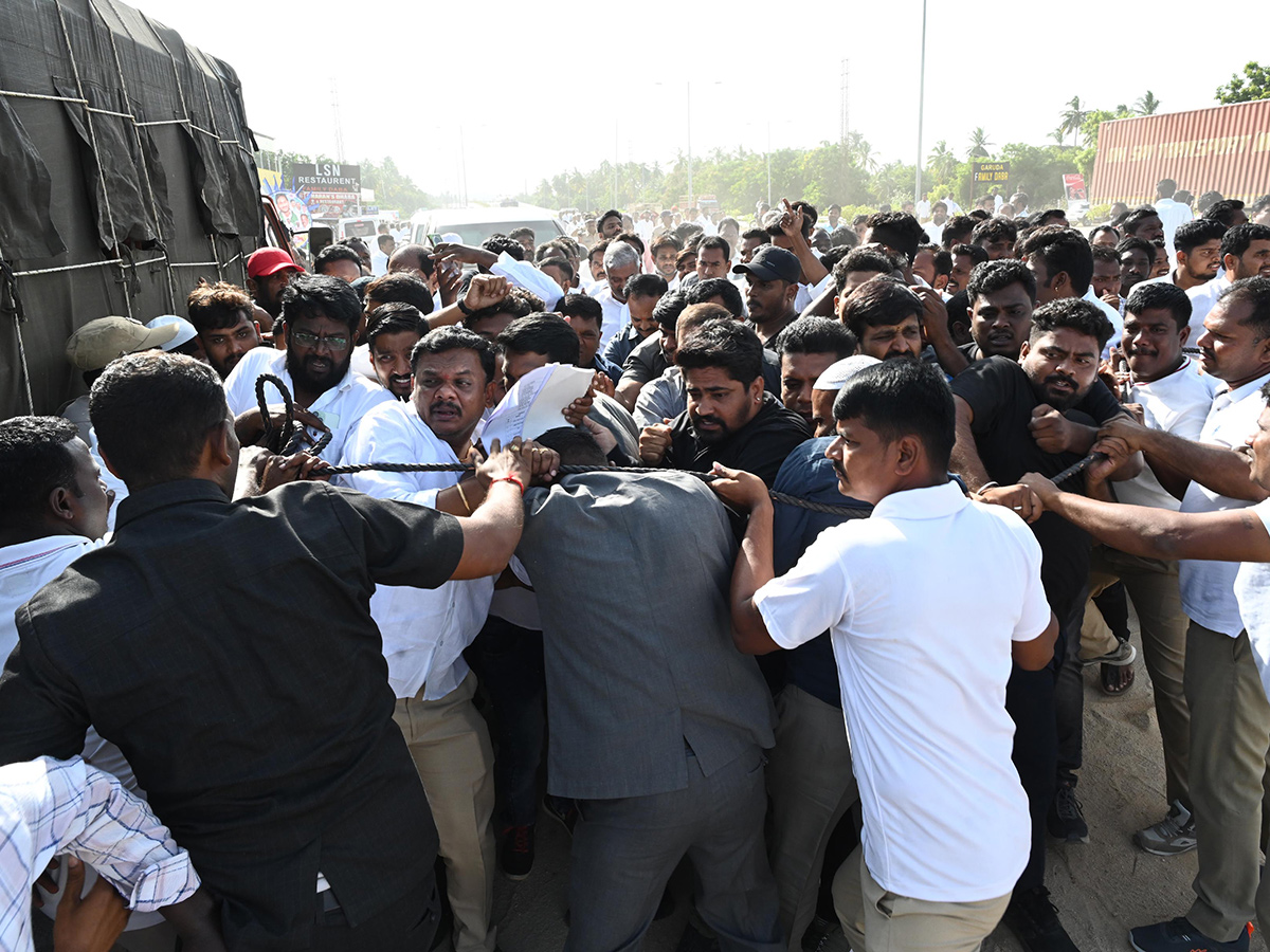 Crowd Rush To YS Jagan Bangarupalyam Tour Photos9