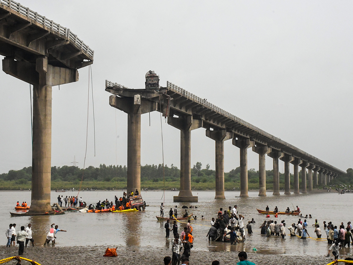 river following the collapse of a portion of a bridge in Mujpur near Vadodara 18