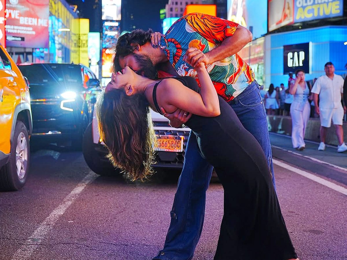 Actress Bigg Boss Fame Priyanka Jain in New York Photos Viral1