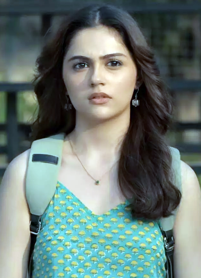 Meet Saiyaara Actress Aneet Padda; See Photos7