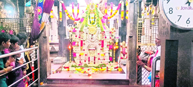 ఈరన్నస్వామి క్షేత్రం.. భక్తజన సంద్రం 1