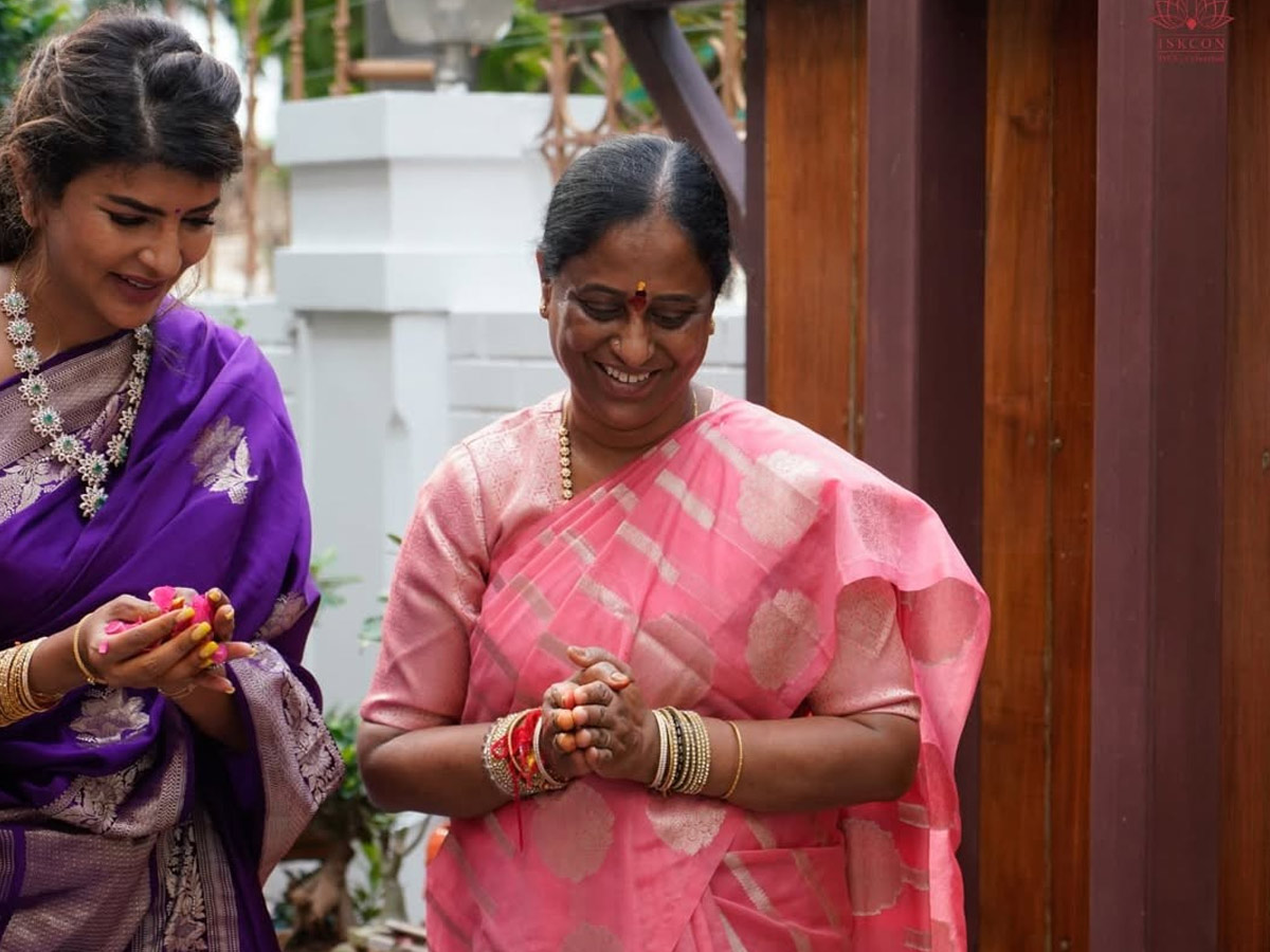 Manchu Lakshmi participated in cow worship under the Auspices of ISKCON Photos10