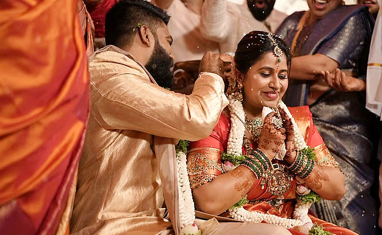 Anchor Anushree Married Roshan In a Dreamy Wedding: Photos9