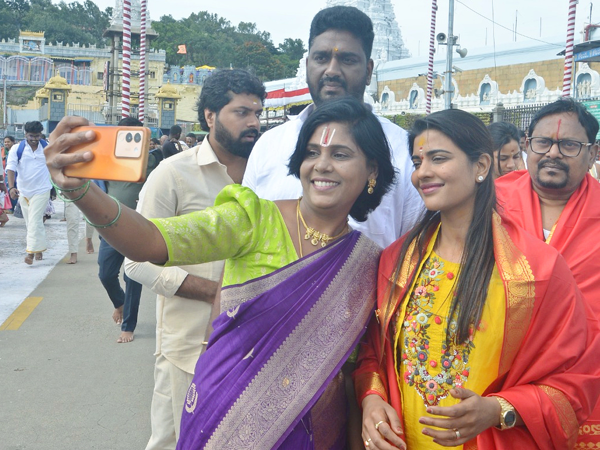 Actress Aishwarya Rajesh Visited Tirumala Temple Photos9