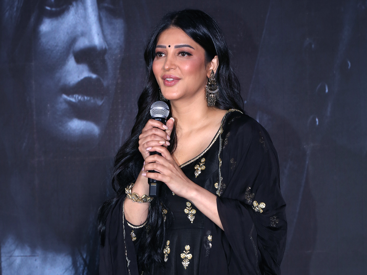 Shruti Haasan in Coolie Pre Release Event Photos14