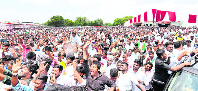 డోన్ పట్టణంలో జనసంద్రం1