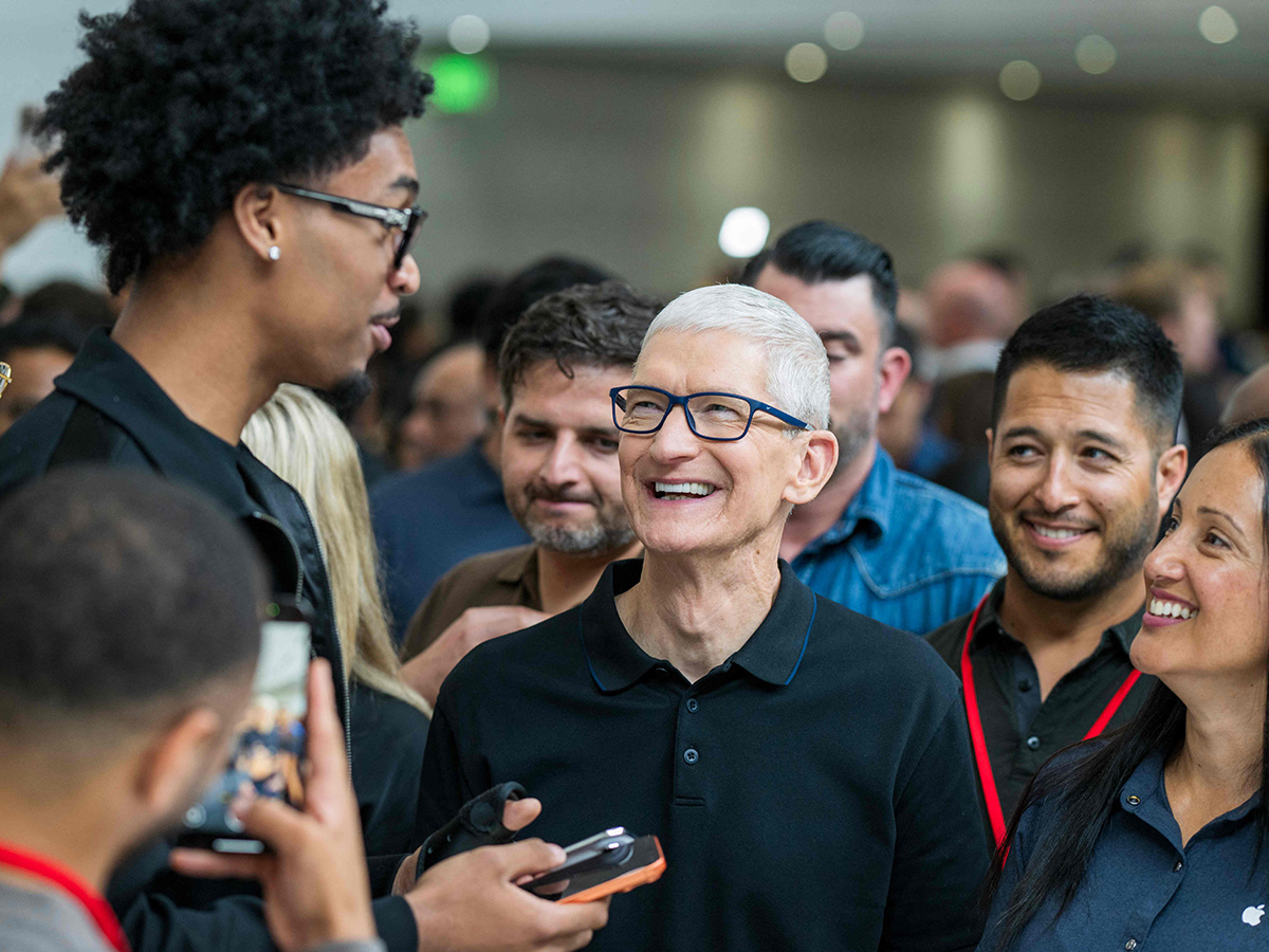 Apple CEO Tim Cook Announcement iPhone 17 Products at Apple Park13
