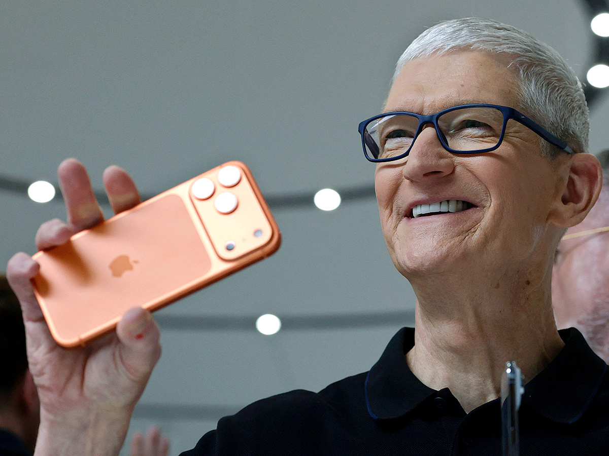 Apple CEO Tim Cook Announcement iPhone 17 Products at Apple Park21