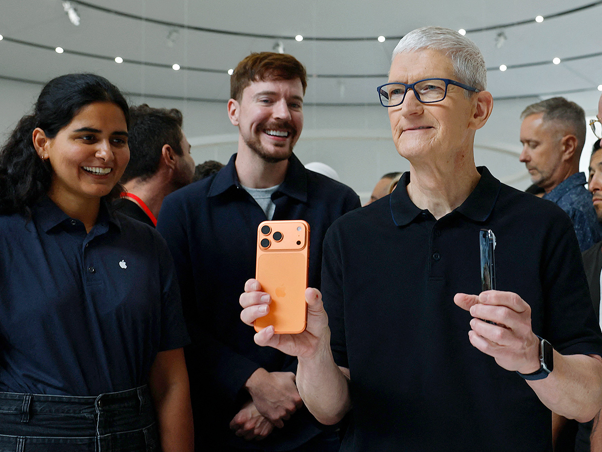 Apple CEO Tim Cook Announcement iPhone 17 Products at Apple Park22