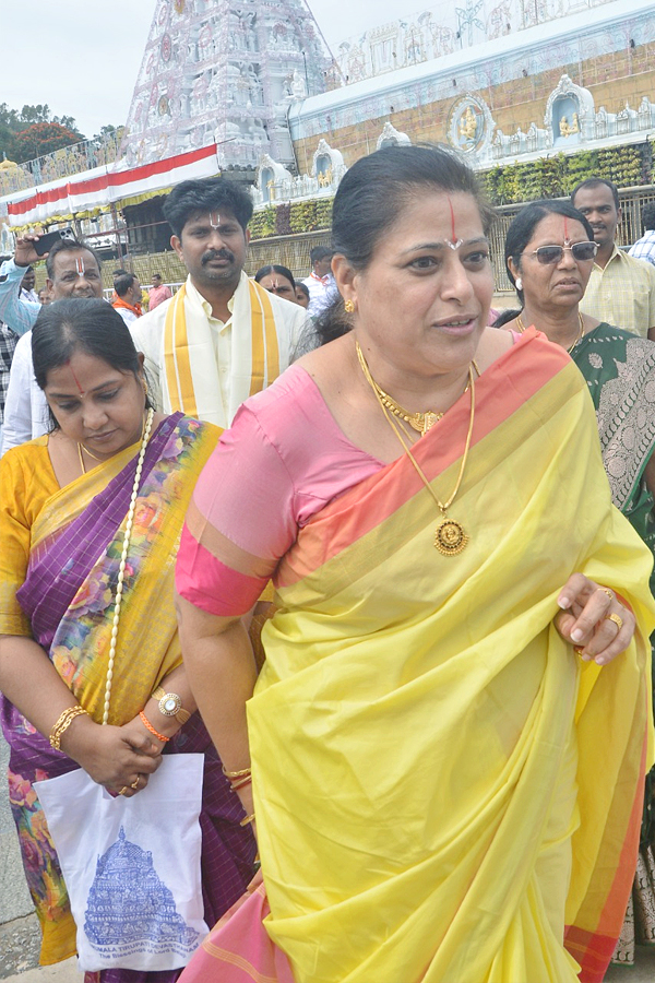 Celebrities Visits Tirumala Tirupati Photos5