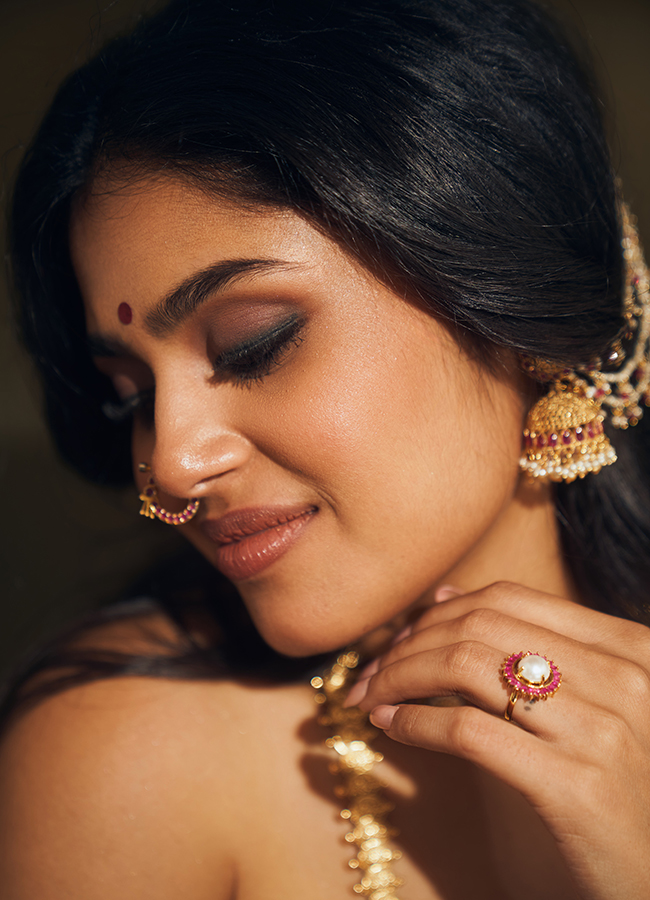 Actress Faria Abdullah Vintage Fashion Look Photo Goes Viral4