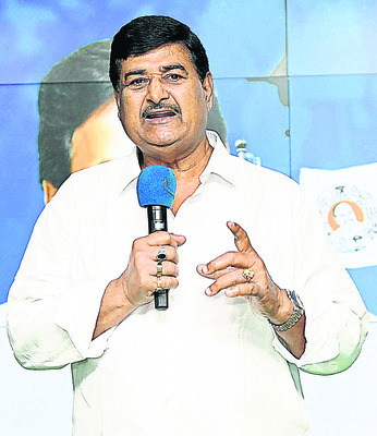 బడ్జెట్ ఖర్చులపై కలెక్టర్ ఆరా 1