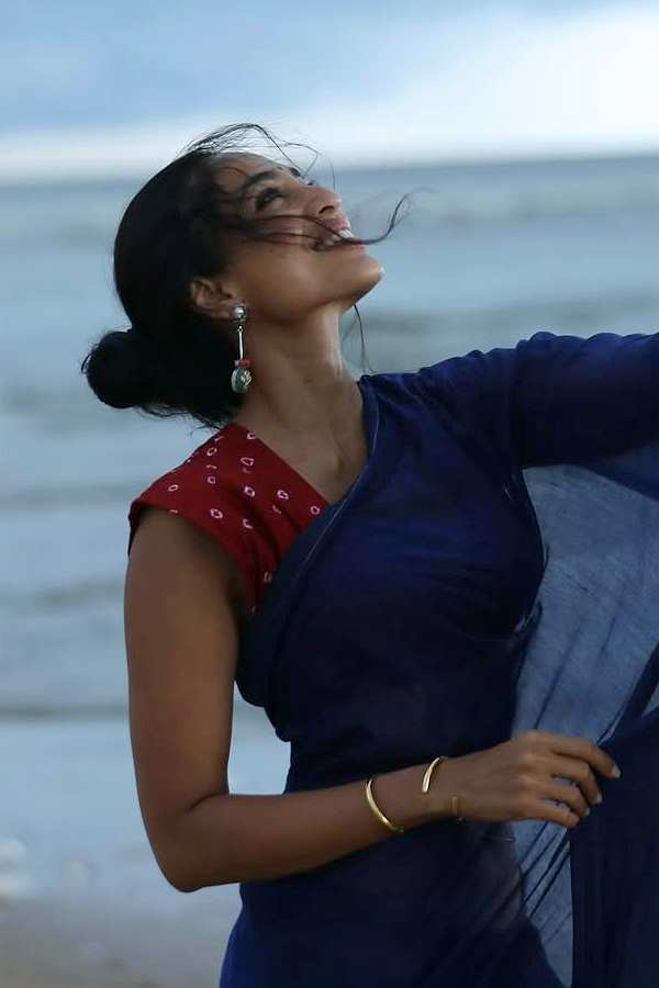 Actress Shobhita Dhulipala Enjoying on The Beach Photos7
