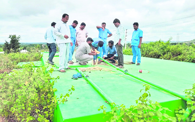 రాకపోకలకు తప్పని తిప్పలు
1