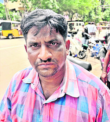 రోడ్డున పడిన 50 కుటుంబాలు
1