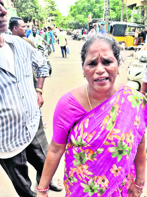 రోడ్డున పడిన 50 కుటుంబాలు
2