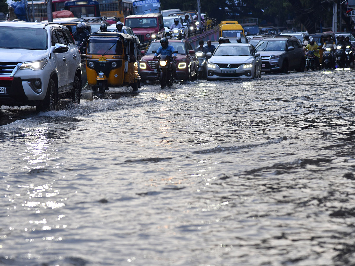 Heavy rains in Hyderabad 2025 Photos17