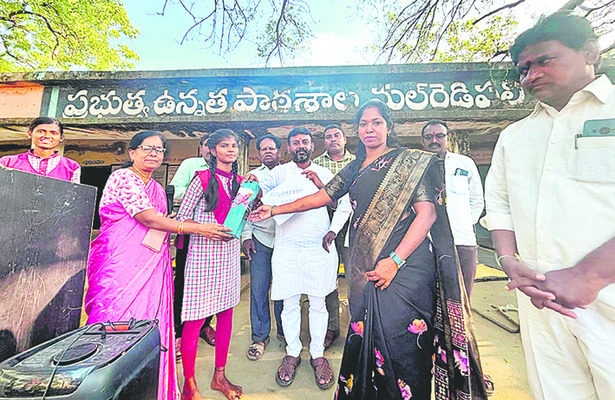 జిల్లాస్థాయి పోటీలకు విద్యార్థినుల ఎంపిక
2