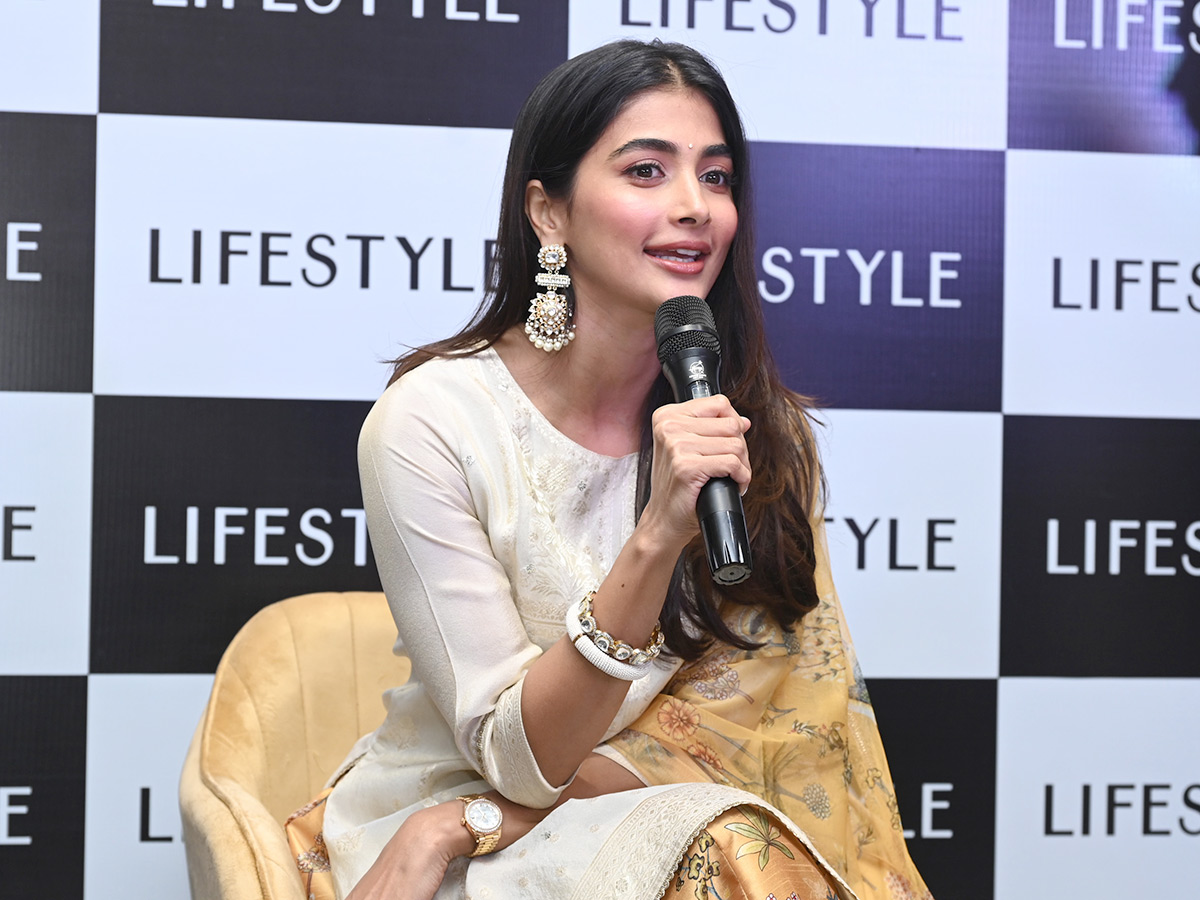 Actress Pooja Hegde buzz in Madhapur Photos 2