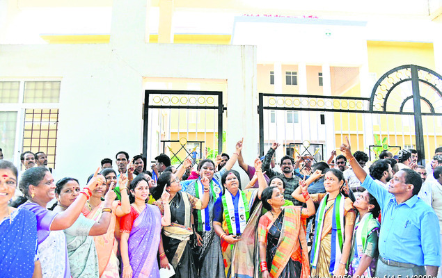 ప్రైవేటీకరిస్తే ఊరుకోం 1