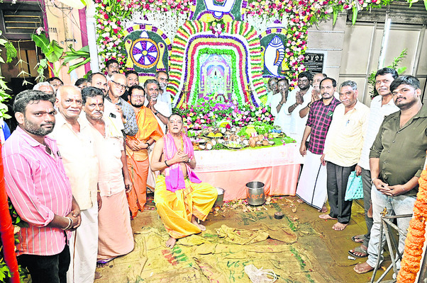 వేడుకగా పెరటాసి మొదటి శనివారం 1