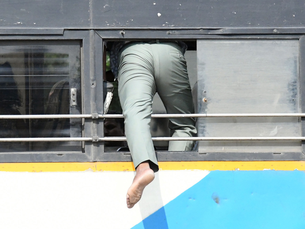 Heavy Rush At bus ANd Railway stations During Dussehra Holidays Photos11