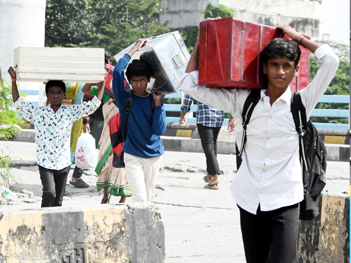 Heavy Rush At bus ANd Railway stations During Dussehra Holidays Photos12