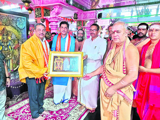ఆదిత్యుని సన్నిధిలో హైకోర్టు జడ్జి జస్టిస్ సుబ్బారెడ్2