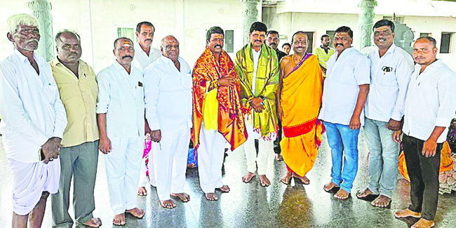 బగలాముఖీ శక్తిపీఠంలో విశేష పూజలు
1