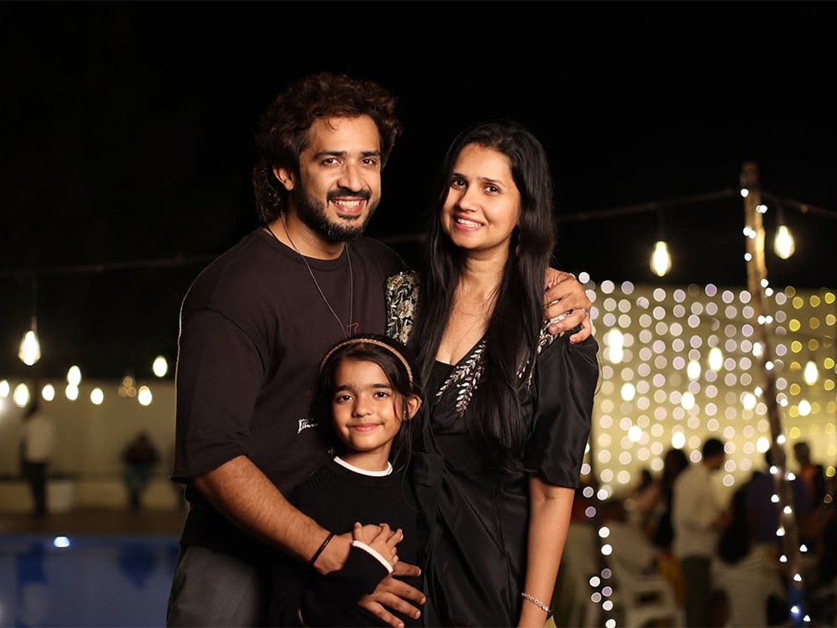 Anchor Ravi Birthday Celebrations Photo Goes Viral19
